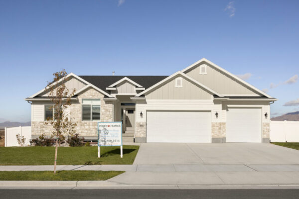 2211-06 Tooele Overlake Model Home

Perry Homes

November 10, 2022

Copyright: Meagan Larsen / 2022