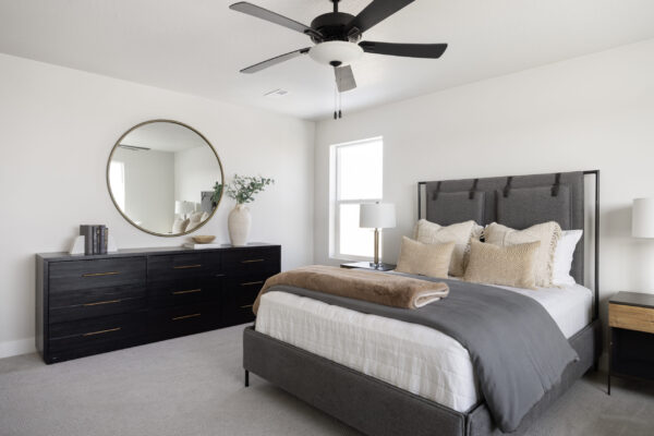 2601-03 Hidden Oaks Model Home in Herriman

Perry Homes