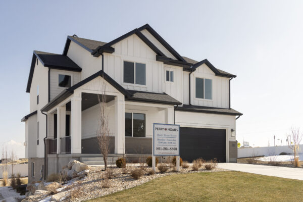 2601-03 Hidden Oaks Model Home in Herriman

Perry Homes